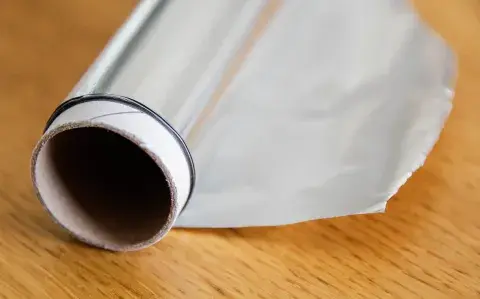 Mate o brillante: cuál es el lado “correcto” del papel de aluminio Mate o brillante: cuál es el lado “correcto” del papel de aluminio