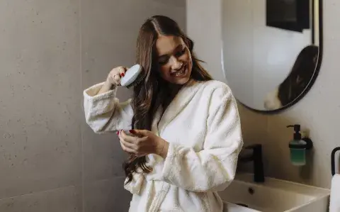 De las puntas al cuero cabelludo: la guía definitiva para cuidar tu pelo en verano