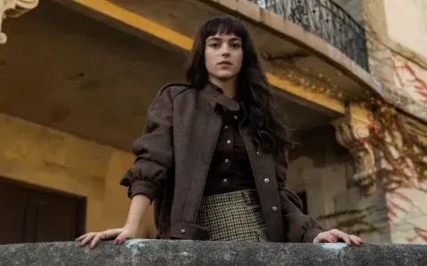 Dimelo Bajito estrenó el 12 de diciembre en Amazon Prime Video.