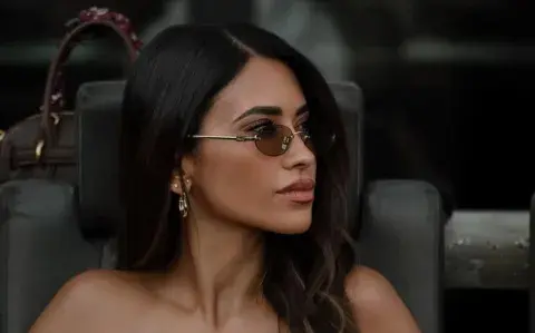 Antonela Roccuzzo convirtió la tribuna en pasarela con un lookazo que es tendencia Antonela Roccuzzo convirtió la tribuna en pasarela con un lookazo que es tendencia