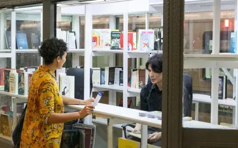 Buenos Aires inaugura su primera biblioteca subterránea gratuita