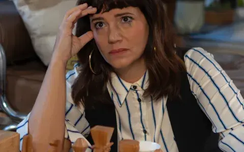 La ambivalencia del deseo de maternar: qué revela Envidiosa según una experta