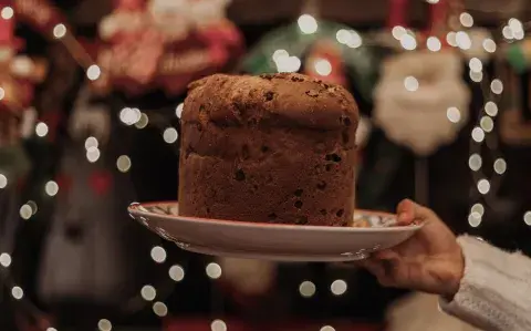 Cada diciembre, el pan dulce se convierte en protagonista indiscutido de las mesas argentinas. 