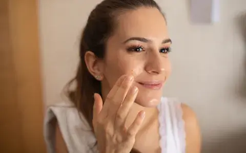 Qué es el efecto 'Glass Skin': la técnica coreana que transforma la piel y es furor Qué es el efecto 'Glass Skin': la técnica coreana que transforma la piel y es furor