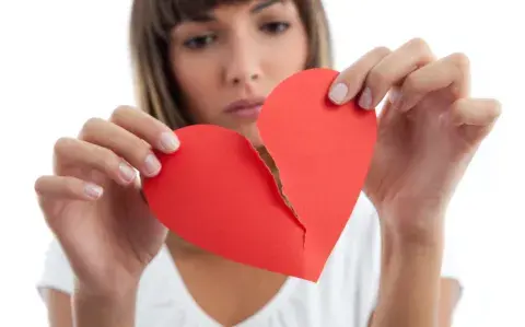 Alerta emocional: indicios sutiles de que tu relación no te está haciendo bien Alerta emocional: indicios sutiles de que tu relación no te está haciendo bien