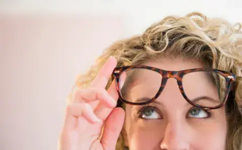 Según la forma de tu cara: cómo elegir los anteojos que mejor te quedan