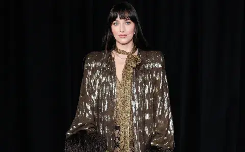 Dakota Johnson deslumbró con su look boho style Dakota Johnson deslumbró con su look boho style