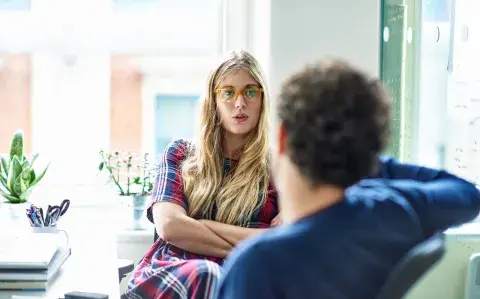 Mankeeping: el trabajo invisible de sostener a los hombres