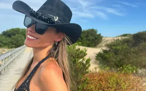 El look de Pampita que marca tendencia: full crochet y sombrero a tono El look de Pampita que marca tendencia: full crochet y sombrero a tono