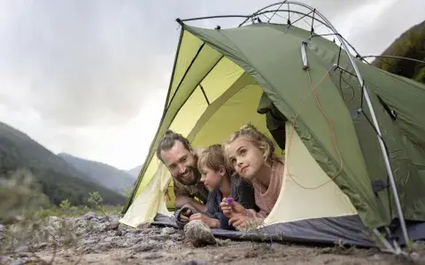 Vacaciones creativas: una guía para jugar en familia, con y sin pantallas