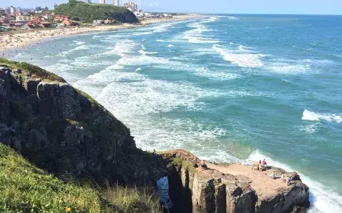 Vacaciones en Brasil: la playa más cerca de Argentina que tiene aguas verde esmeralda Vacaciones en Brasil: la playa más cerca de Argentina que tiene aguas verde esmeralda