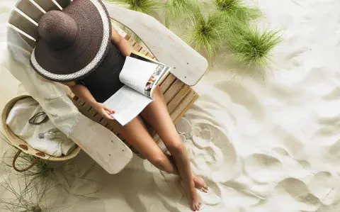 Foto de mujer de vacaciones.