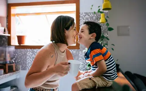 Verano sin culpa: cómo bajar expectativas y disfrutar más en familia