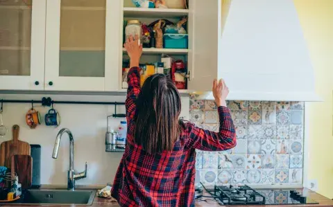 Adiós a las alacenas tradicionales: la tendencia que redefine las cocinas en 2026