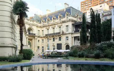 El palacio del 1800 donde podés ir a tomar el té y sentirte en París El palacio del 1800 donde podés ir a tomar el té y sentirte en París