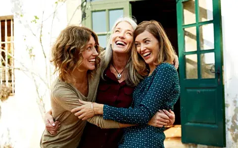 La amistad después de los 30: cómo la vida adulta cambia los escenarios sociales La amistad después de los 30: cómo la vida adulta cambia los escenarios sociales