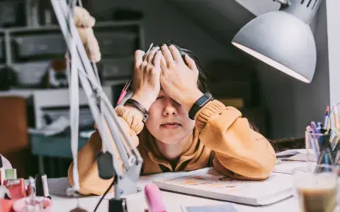 Del estrés adolescente al burnout adulto: por qué es clave intervenir Del estrés adolescente al burnout adulto: por qué es clave intervenir