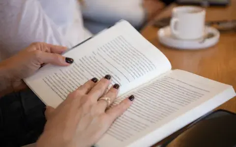 Clubes de lectura: la práctica ideal para conocer nuevos libros que llegan a tu casa