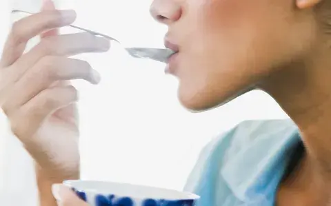 Hambre emocional: cómo identificarla y evitar comer por ansiedad o estrés Hambre emocional: cómo identificarla y evitar comer por ansiedad o estrés