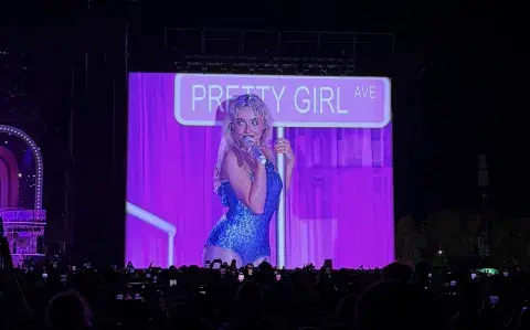 Sabrina Carpenter conquistó el Lollapalooza y “arrestó” a María Becerra Sabrina Carpenter conquistó el Lollapalooza y “arrestó” a María Becerra