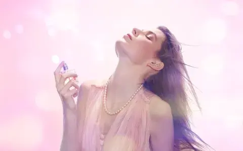 Cómo influyen los perfumes en las emociones y cuáles elegir para levantar el ánimo