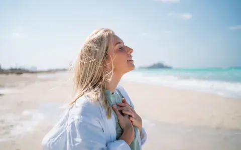 Adiós a los auriculares: por qué caminar en silencio ayuda a reducir el estrés Adiós a los auriculares: por qué caminar en silencio ayuda a reducir el estrés