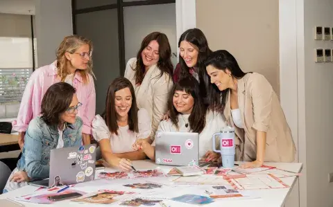 Trabajar entre mujeres: el mito de la rivalidad y la potencia de lo colectivo