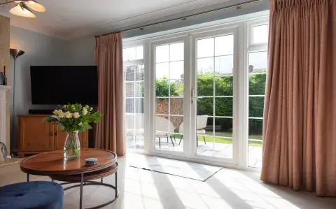 Adiós a las cortinas: 3 ideas originales para renovar tus ventanas con estilo