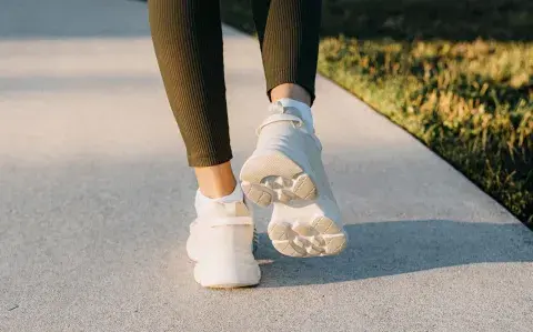 Japanese walking: el secreto viral de la caminata que todos están probando