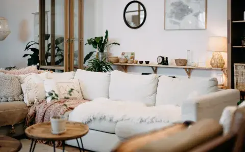 Living sereno: cómo crear un espacio armónico y sin exceso