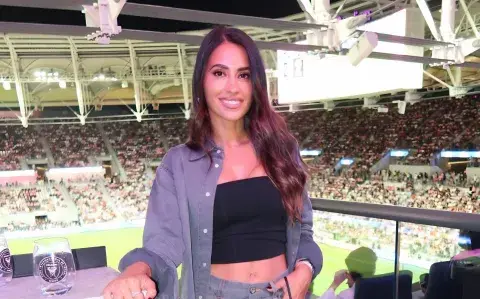 Conjunto gris y estilo impecable: Antonela Roccuzzo vuelve tendencia el look comfy