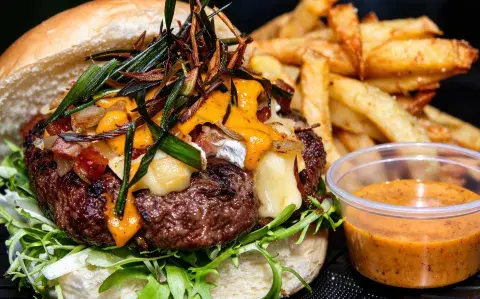 Del smash al doble cheddar, las mejores propuestas para comer hamburguesas Del smash al doble cheddar, las mejores propuestas para comer hamburguesas