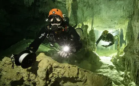 Así es la cueva submarina más grande del mundo descubierta en México