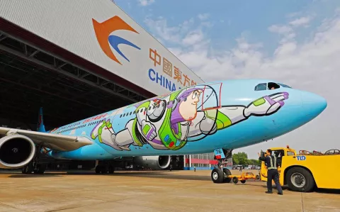 Una aerolínea estrenó un avión inspirado en Toy Story