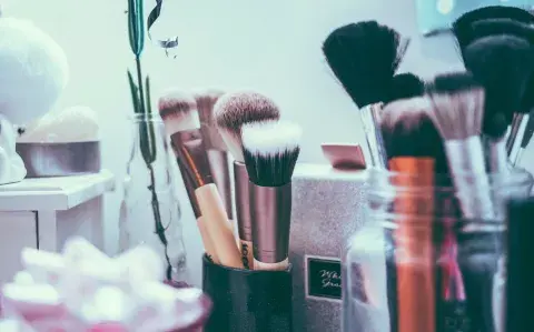 Aprendé a usar los pinceles de maquillaje como una experta