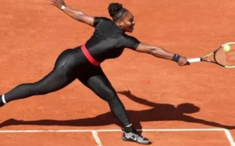 Las marcas defienden el look postparto de Serena Williams en Roland Garros
