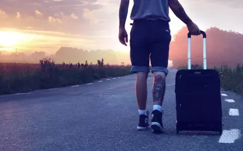 Viajeros frecuentes: todo lo que no te puede faltar antes de subir al avión