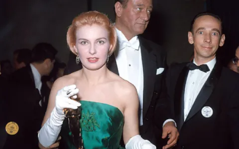 Joanne Woodward después de recibir su Oscar en 1958