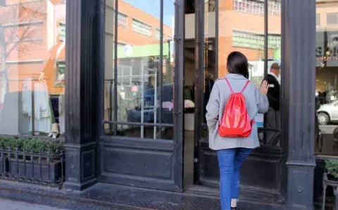 Moda: qué comprar en los outlets de Villa Crespo