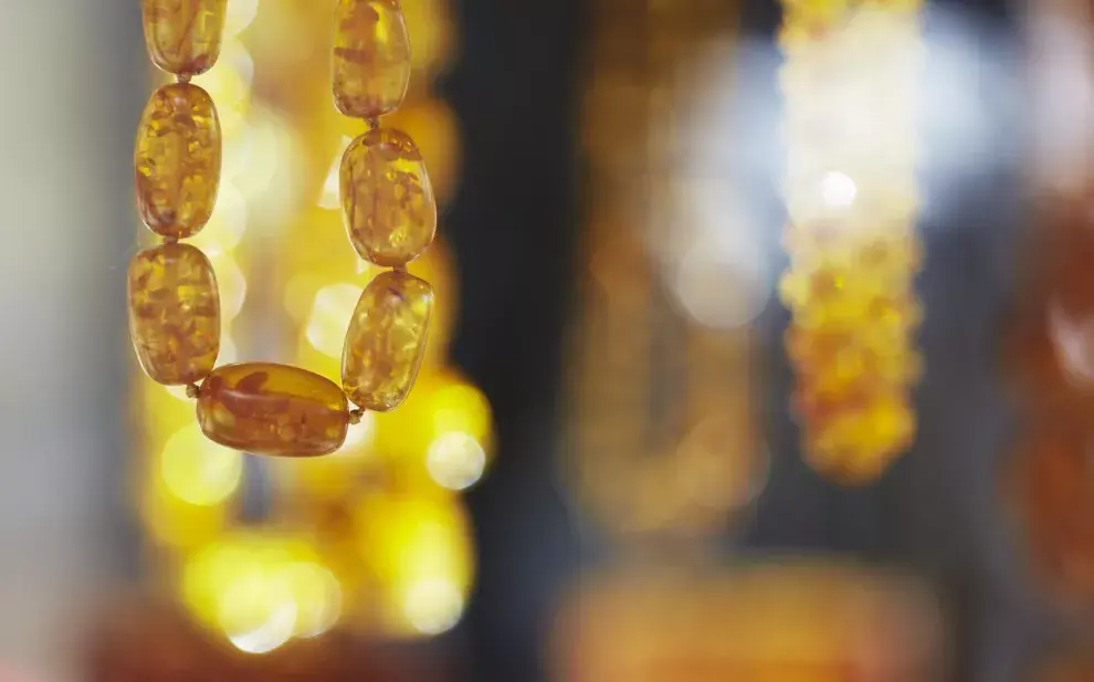 Collares y pulseras de ámbar: ¿para qué sirven?