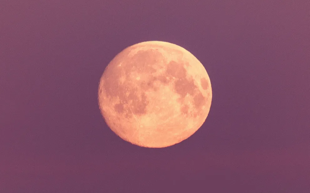 La luna llena en Escorpio se dará hoy, martes 23 de abril.