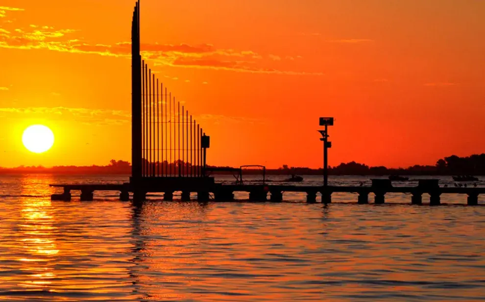 Parque Natural Laguna de Gómez, una laguna rodeada por 120 hectáreas de parques arbolados.