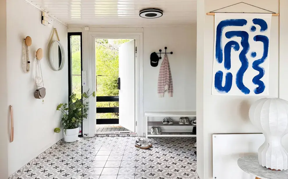 Es el pasaje de bienvenida ala casa; el mudroom puede recibirnos con mucho estilo y una gran funcionalidad.