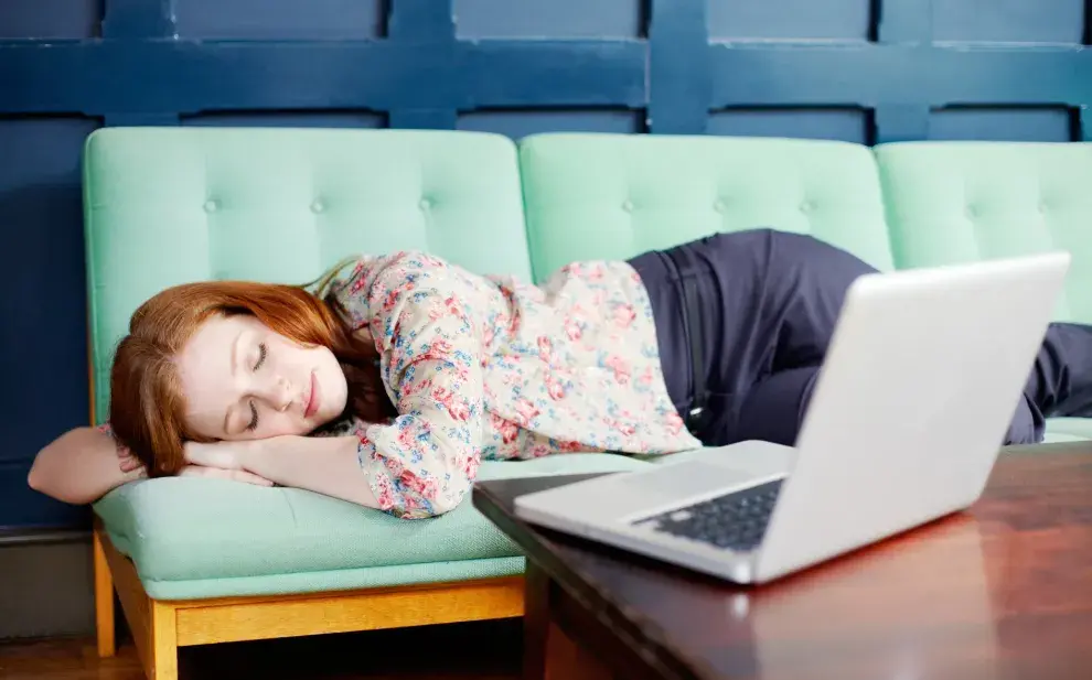 Mujer duerme