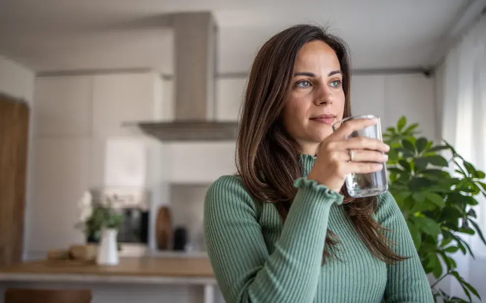 Agua: por qué es tu aliada y cuánta tomar por día