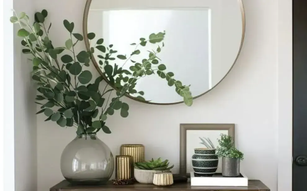 Recibidores pequeños con estilo: 10 ideas para reformarlos con objetos sin entrar en obra
