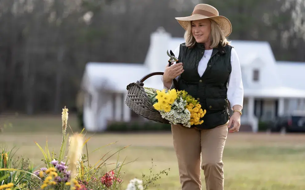 Patricia Arquette interpreta a Maggie, una mujer atrapada entre la lealtad, el miedo y las mentiras que sostienen su matrimonio.