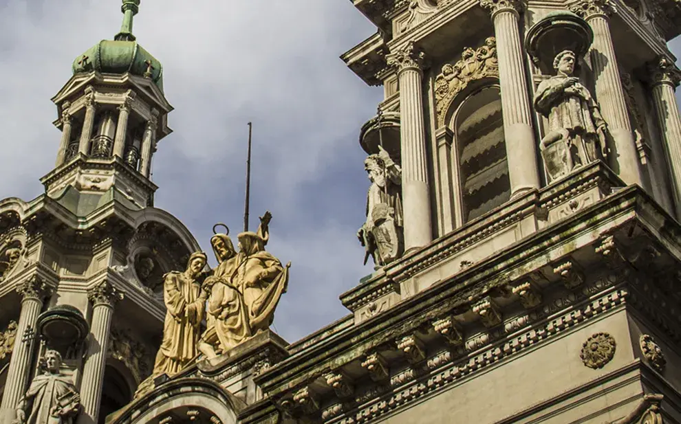La Ciudad se prepara para vivir la novena edición de la Noche de los Templos, un evento que invita a recorrer y descubrir la diversidad religiosa y cultural que convive en Buenos Aires.La Ciudad se prepara para vivir la novena edición de la Noche de los Templos, un evento que invita a recorrer y descubrir la diversidad religiosa y cultural que convive en Buenos Aires.