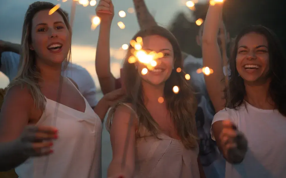 Este Año Nuevo 2026, el blanco cede protagonismo y da paso a una paleta más cálida, consciente y sofisticada.