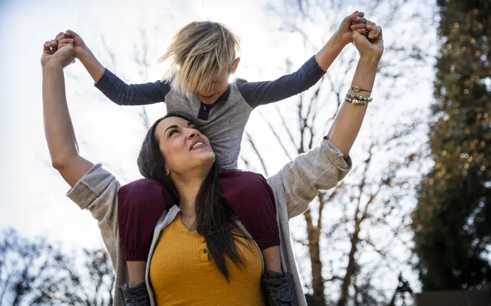 La maternidad está llena de etiquetas: la buena madre, la madre perfecta, la madre que puede con todo. Es fundamental revisar esas palabras y darles un nuevo sentido.